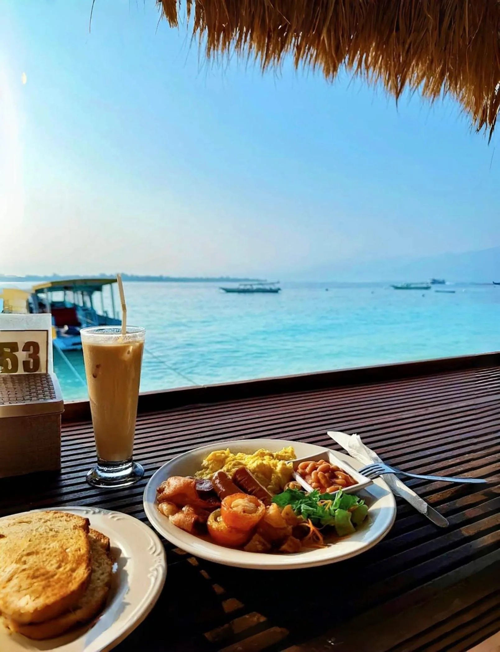 Restaurant/places to eat in Kura Kura Resort Gili Meno