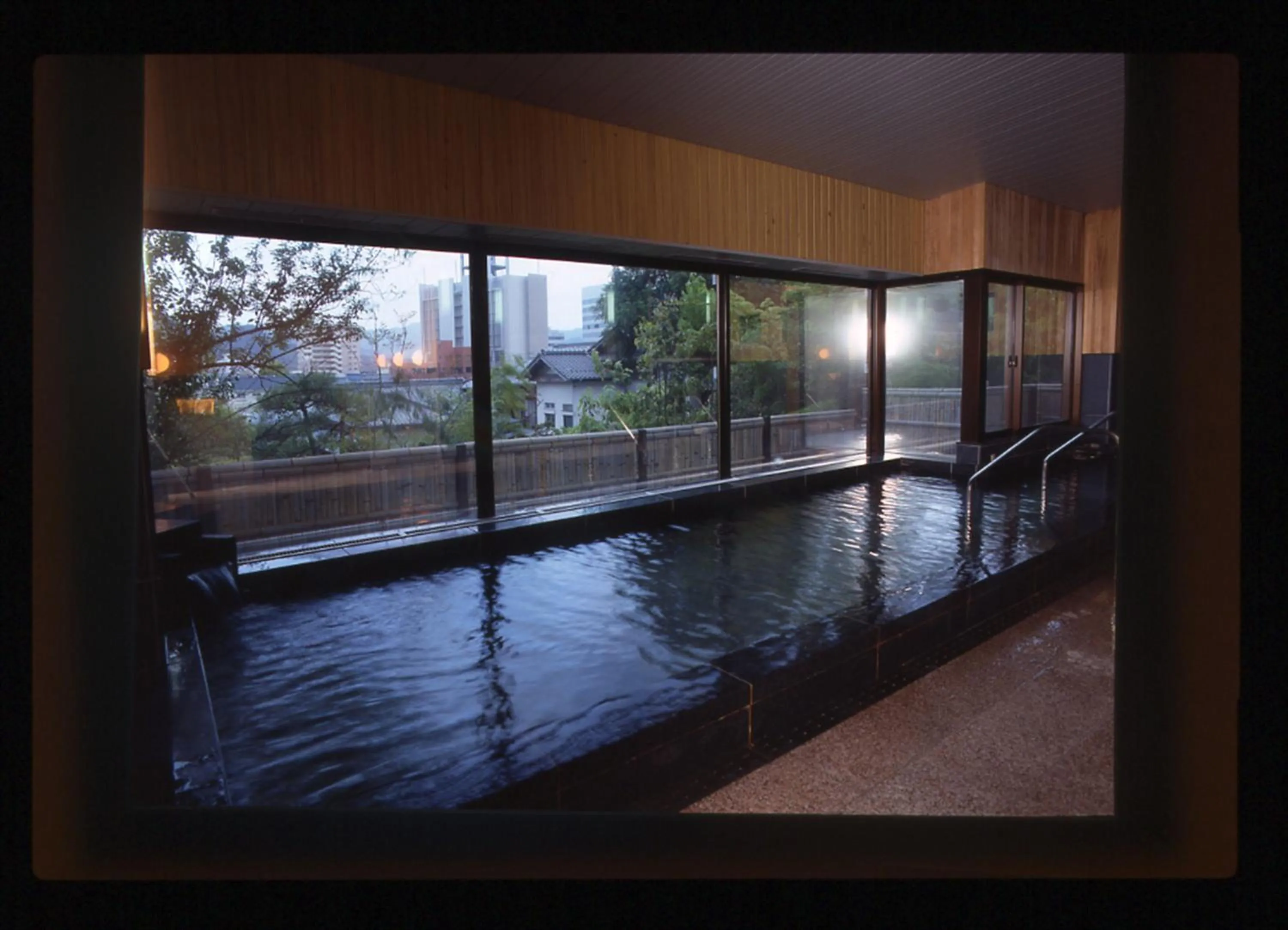 Hot Spring Bath in Sansuien