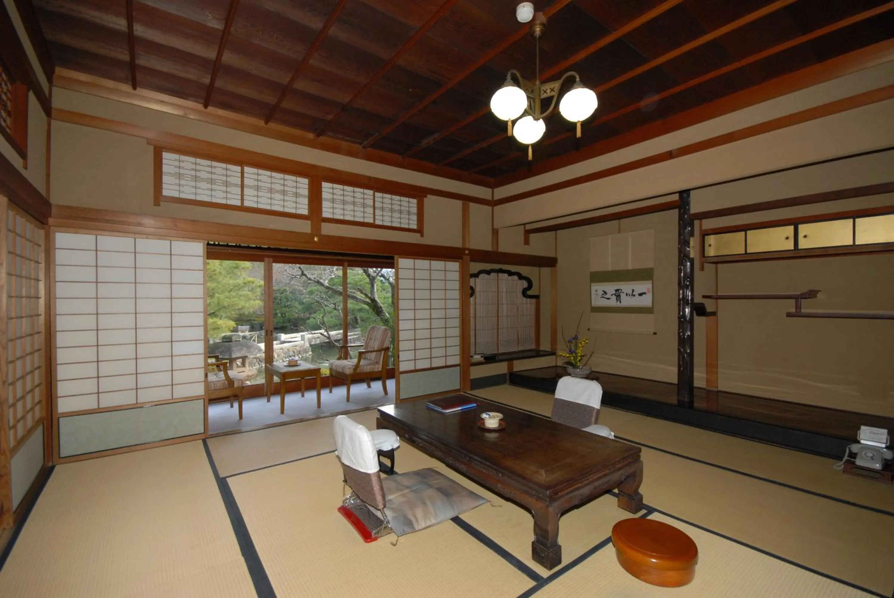 Photo of the whole room in Sansuien