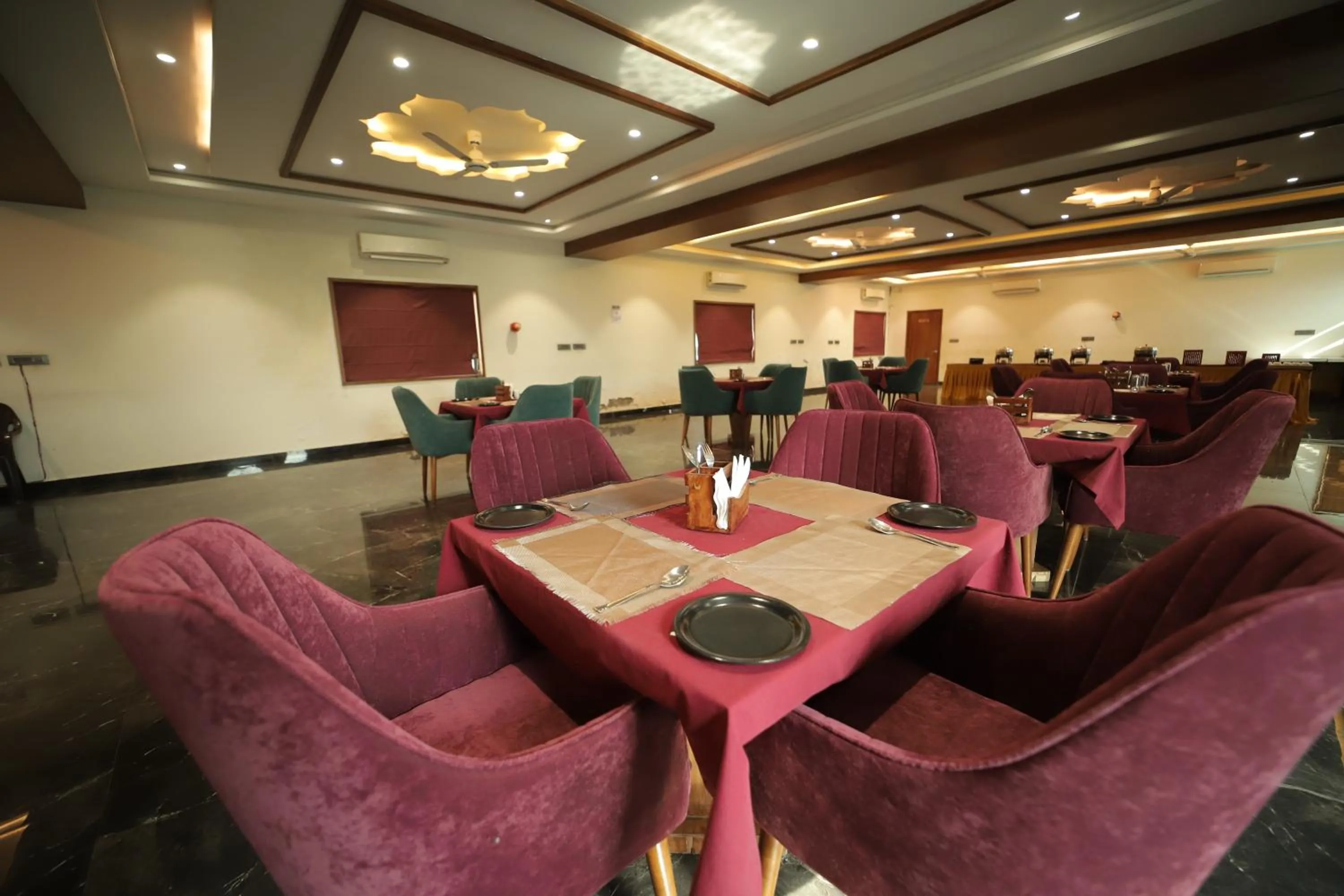 Restaurant/places to eat in Staykart Z