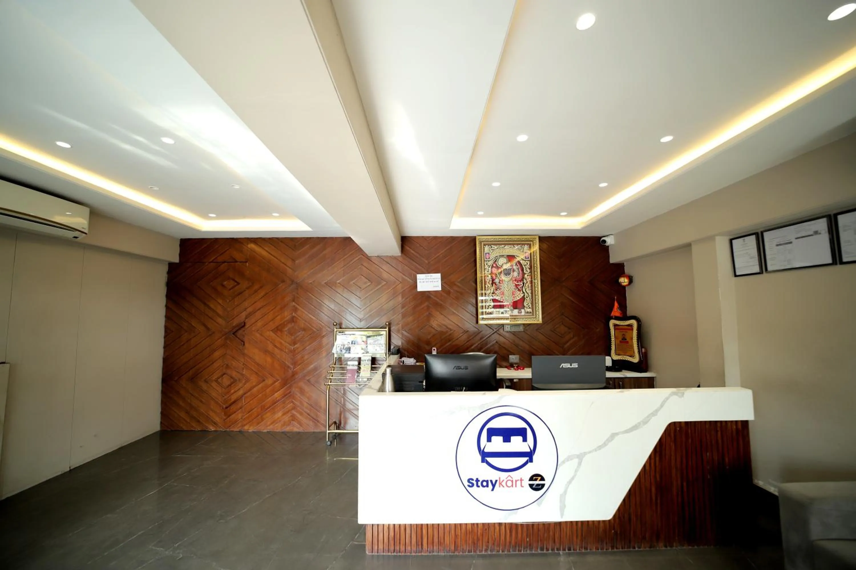 Property logo or sign in Staykart Z