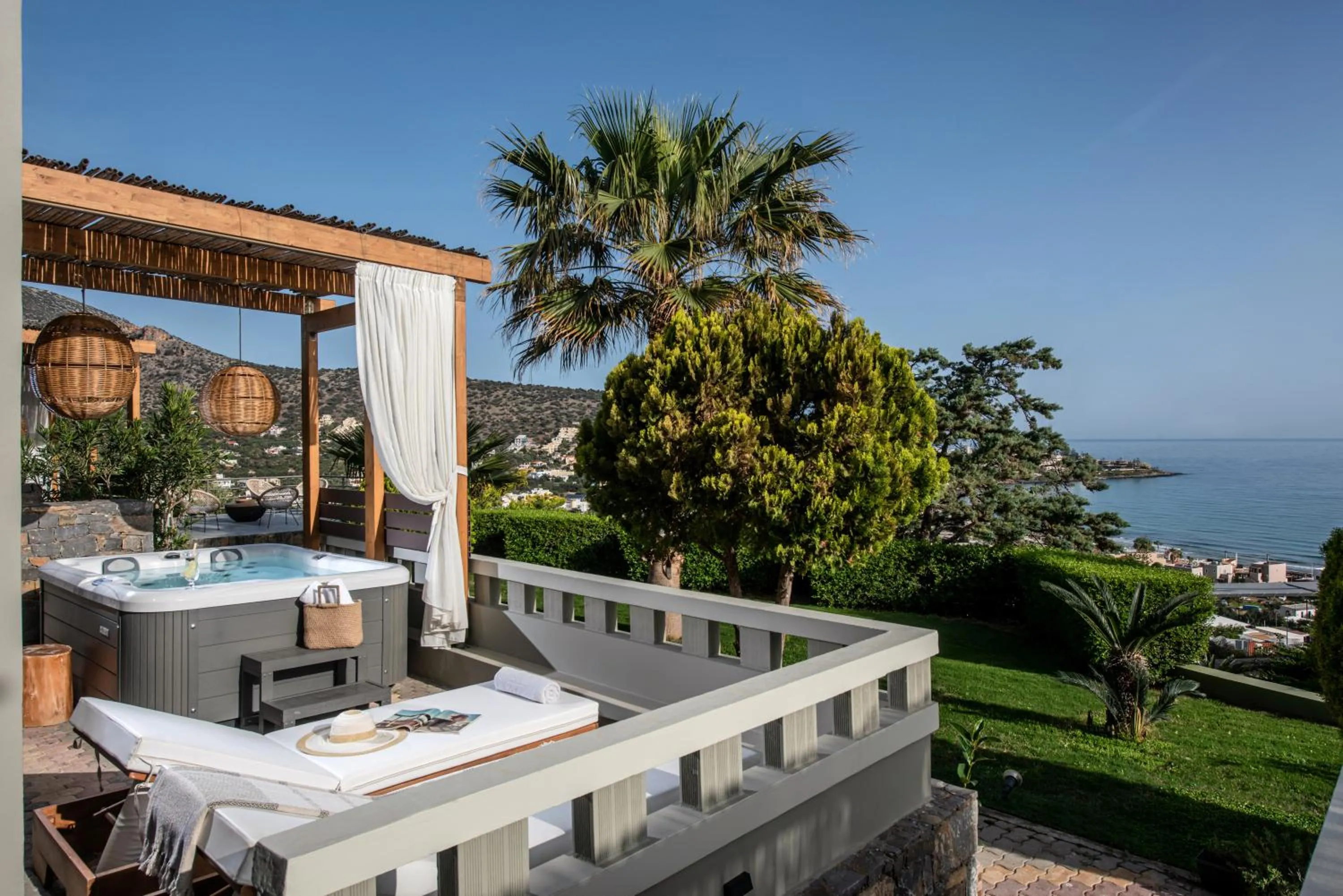 Everest Apartments and Suites