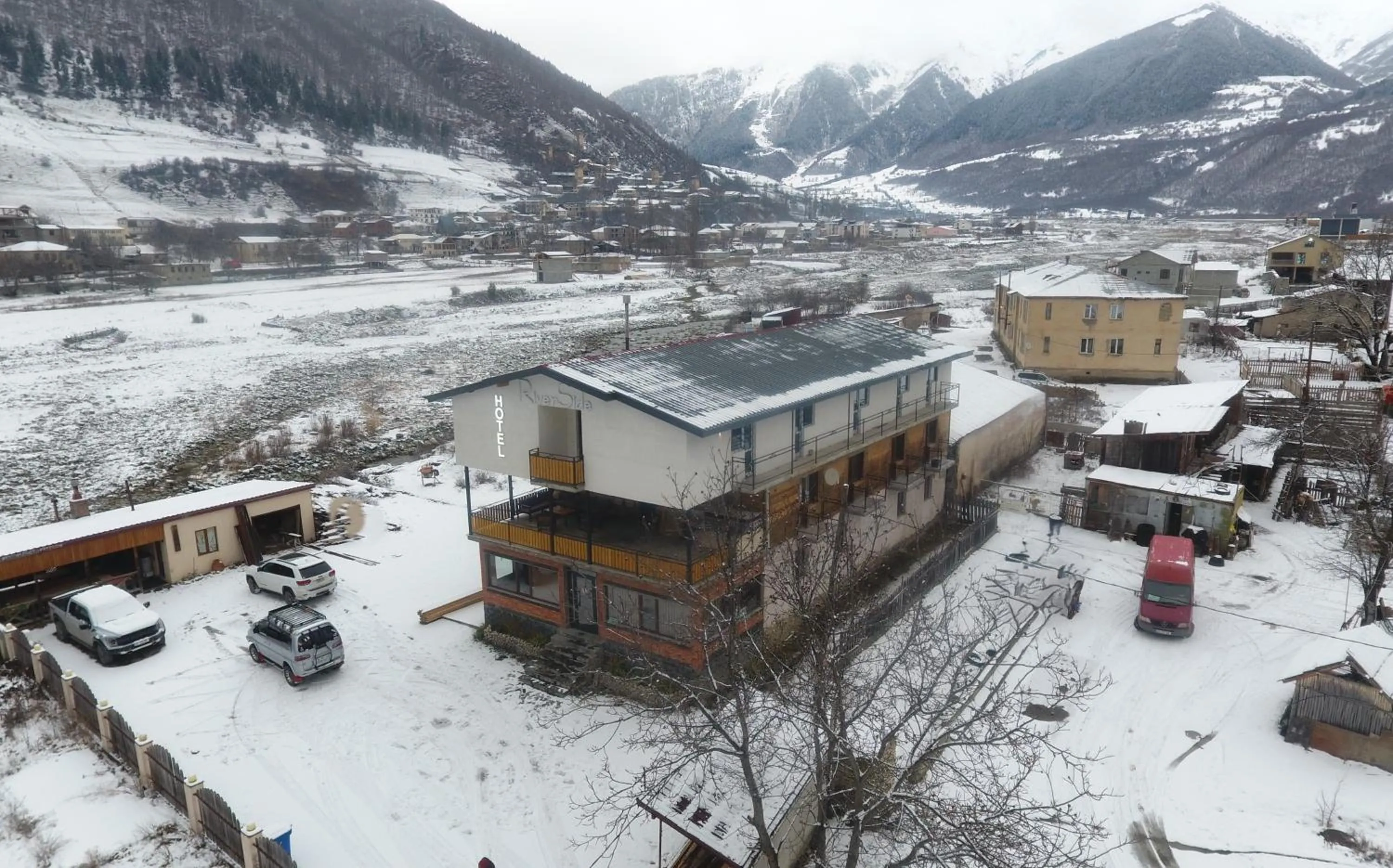 hotel "Riverside Mestia"