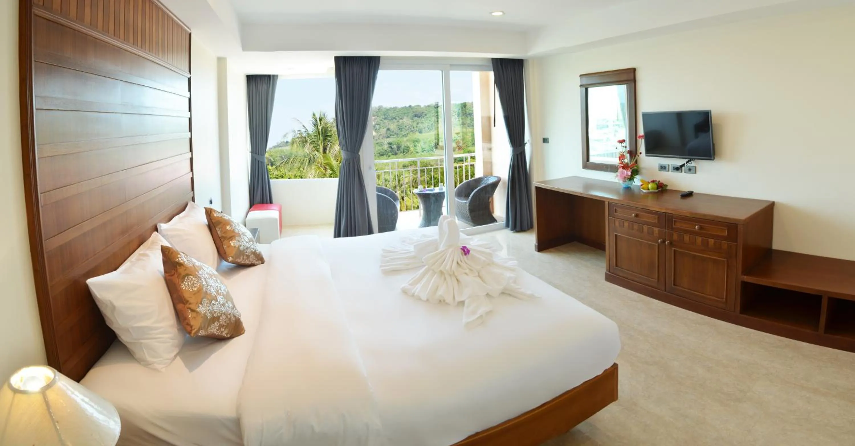 Mountain view, Bed in David Residence