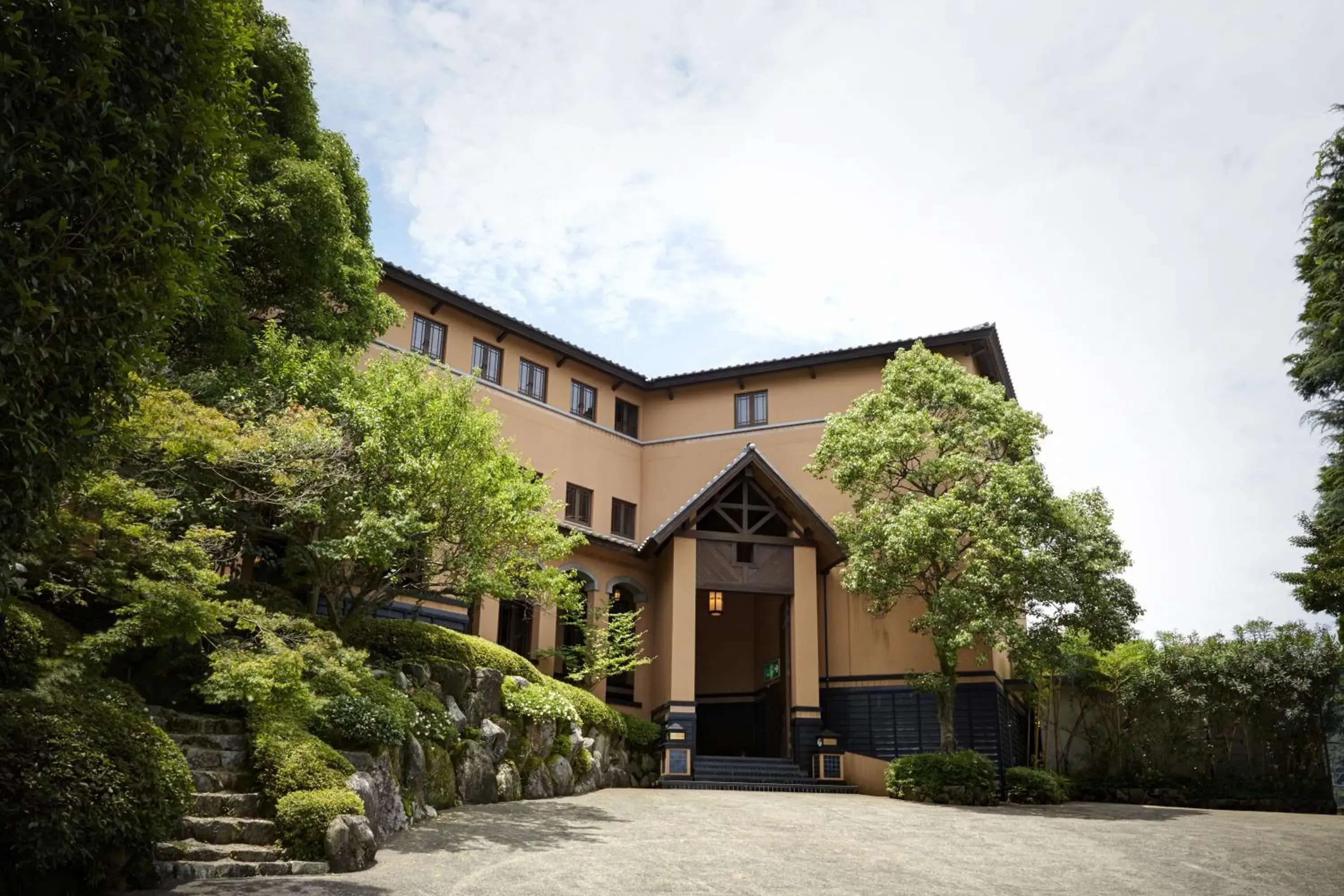 Facade/entrance in Hamilton Ureshino Facade/entrance in Hamilton Ureshino