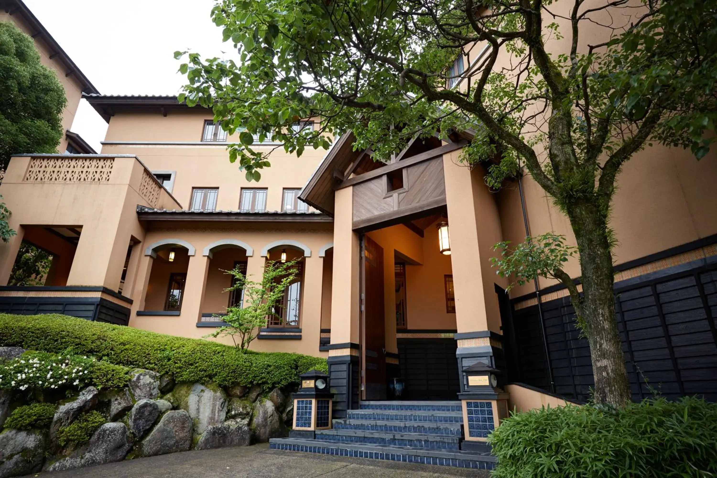 Facade/entrance in Hamilton Ureshino Facade/entrance in Hamilton Ureshino