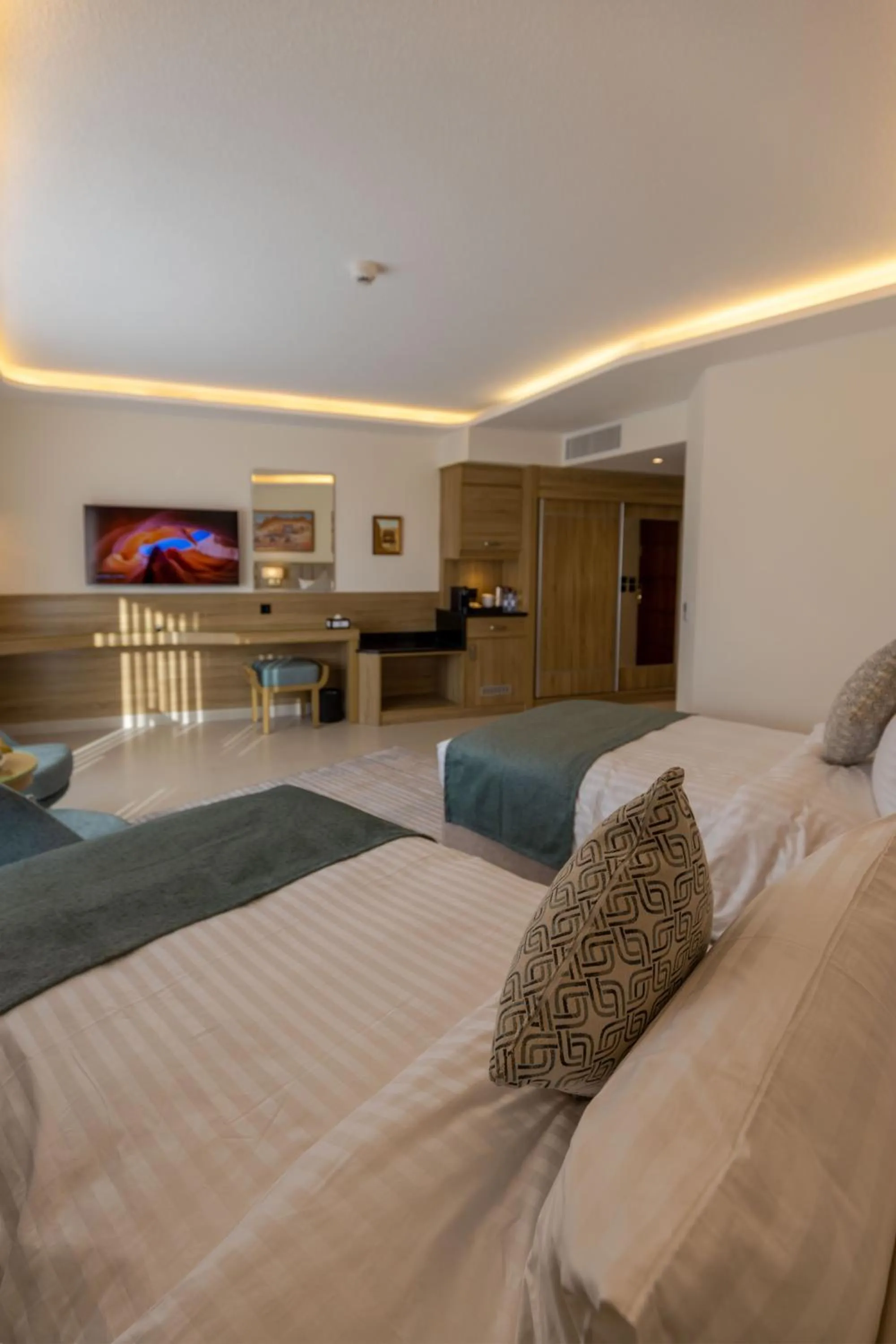 Communal lounge/ TV room, Bed in Petra Legacy Luxury
