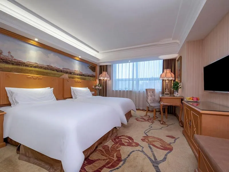 Bed in Vienna International Hotel Beijing GuangAnMen