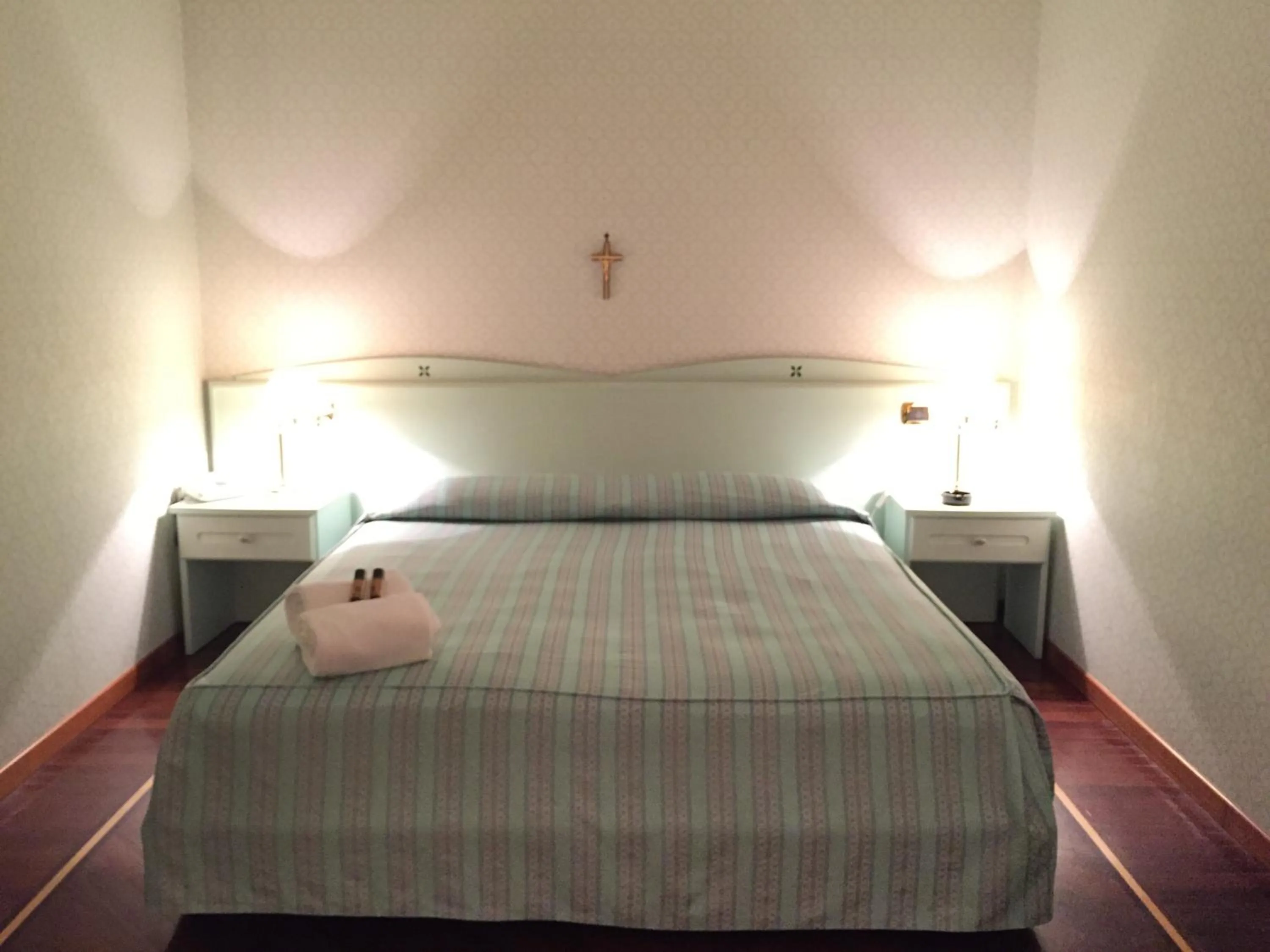 Photo of the whole room, Bed in Oscar e Amorina