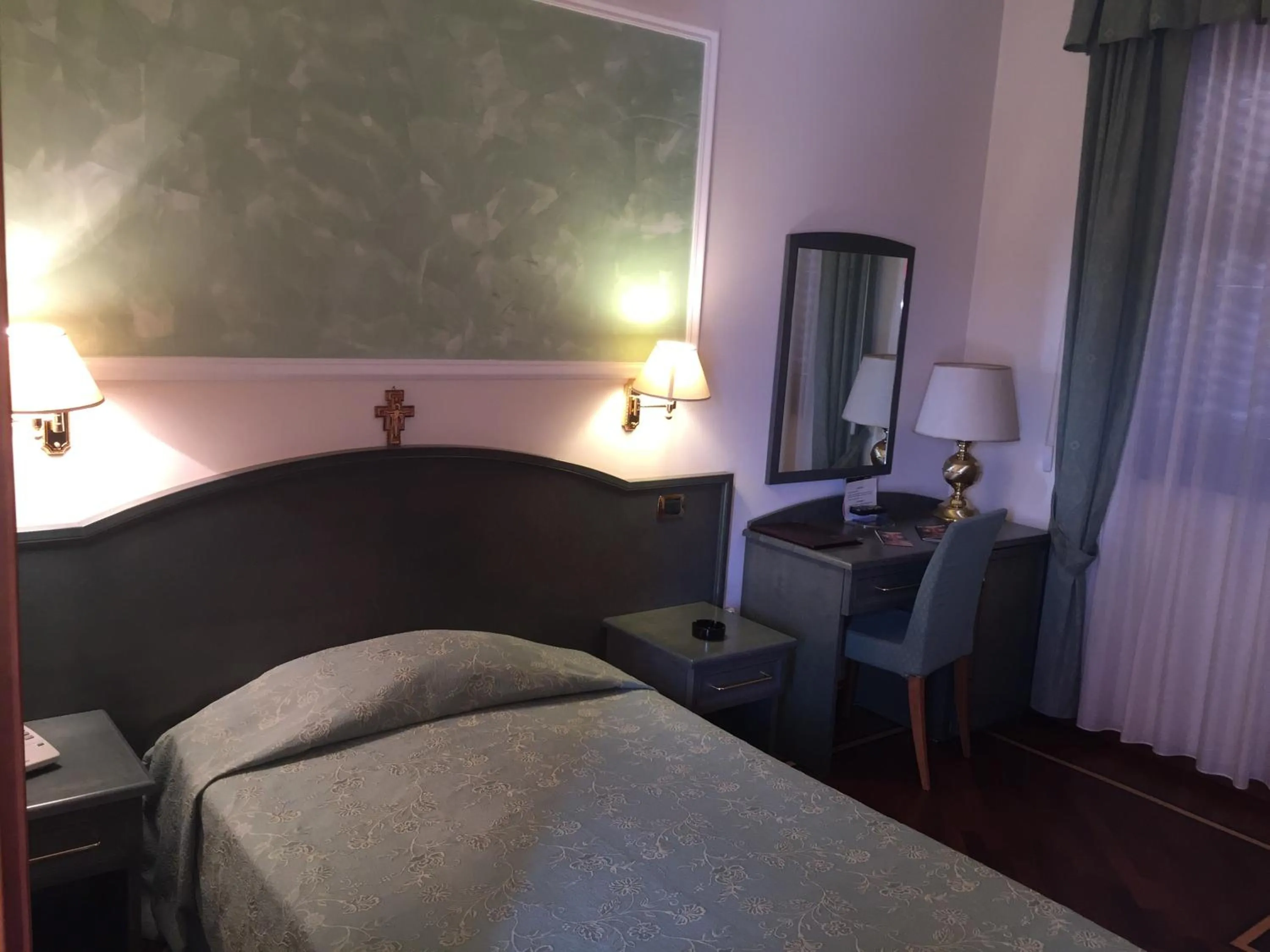 Photo of the whole room, Bed in Oscar e Amorina