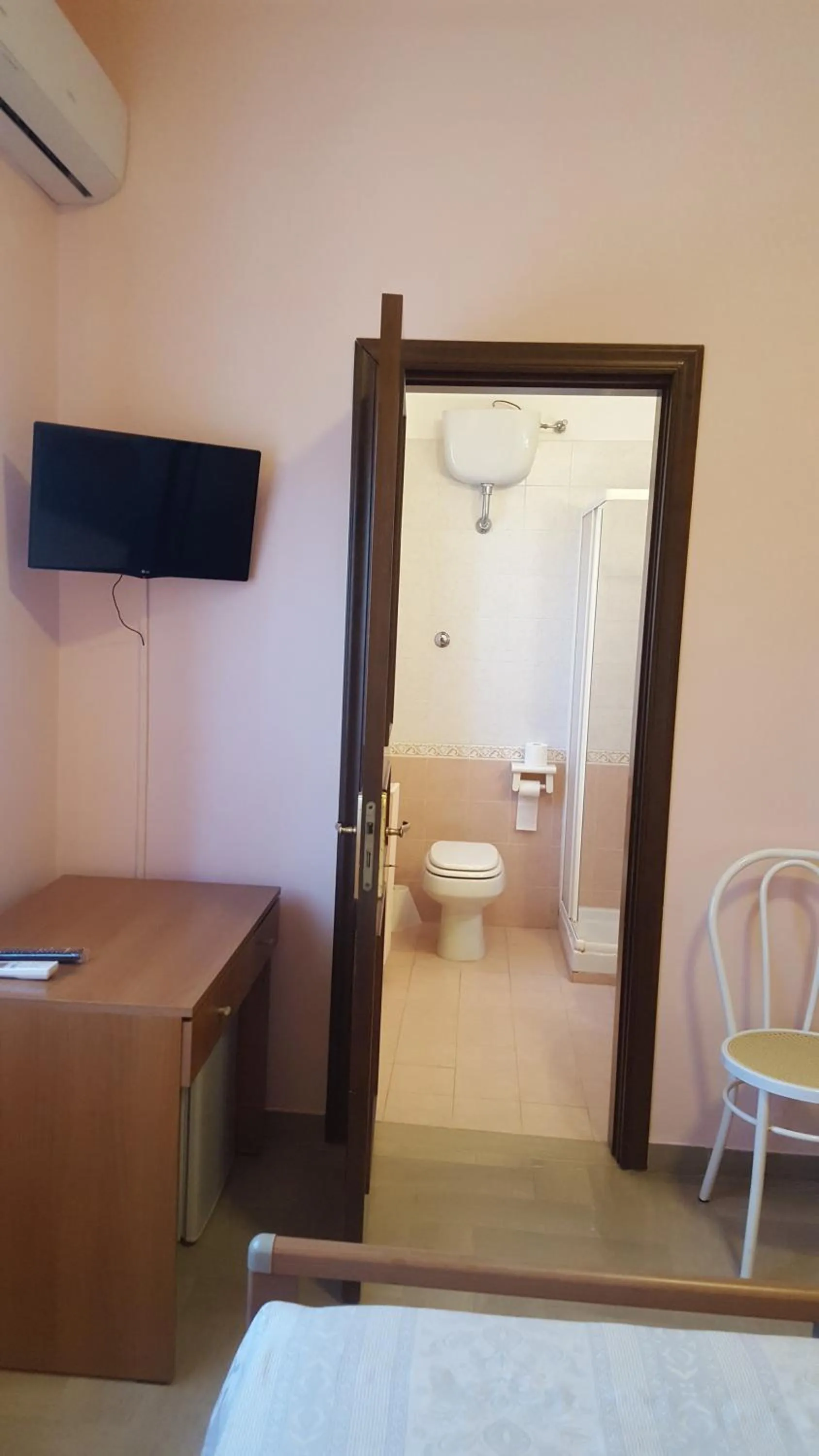 Toilet, Bed in Villa Erry