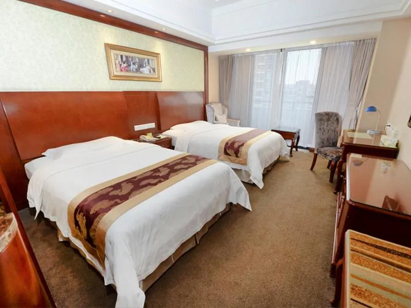 Bed in Vienna International Hotel Shanghai Hongqiao Hub International Exhibition Center