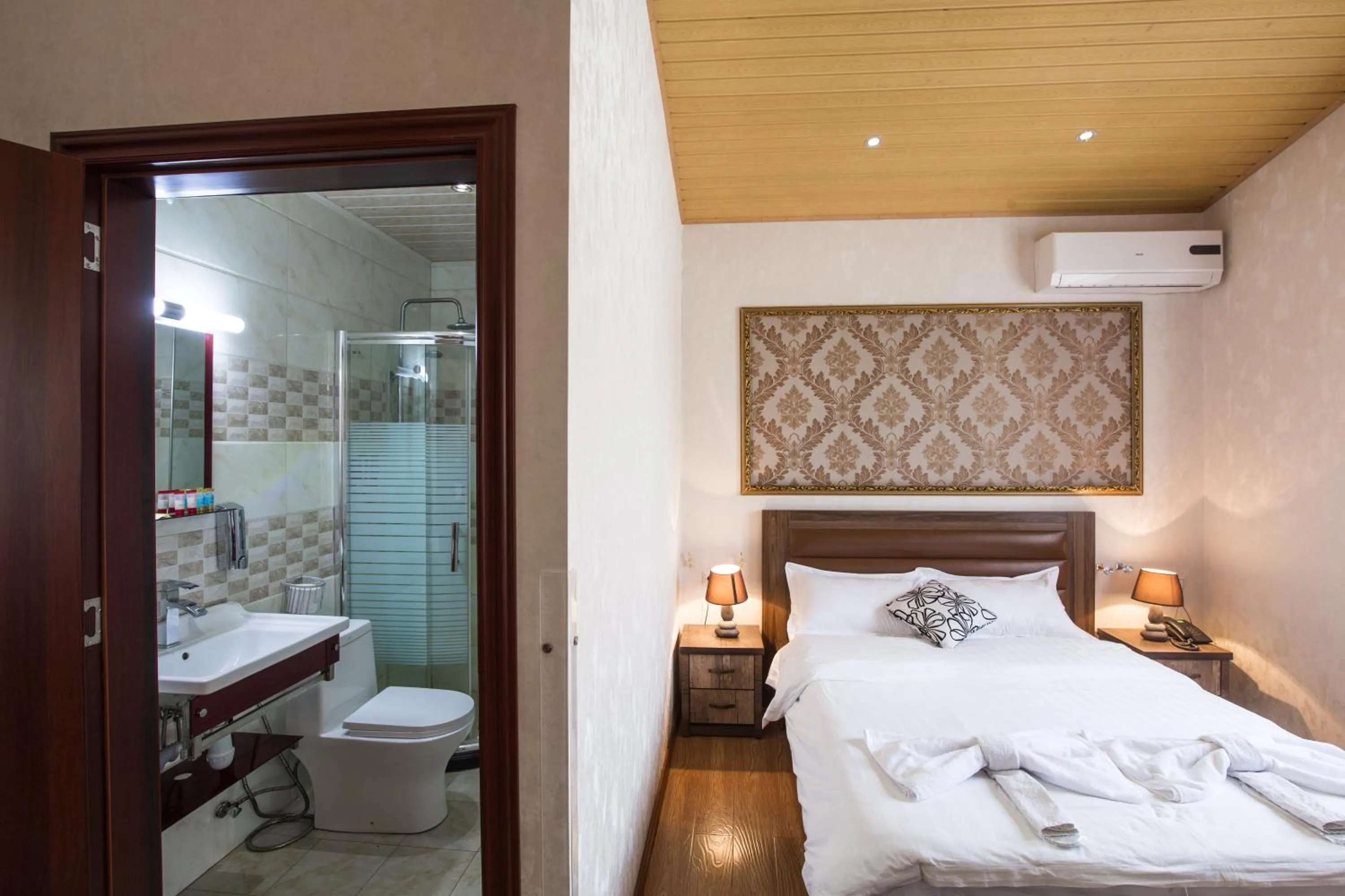 Photo of the whole room, Bed in Hotel Garden House