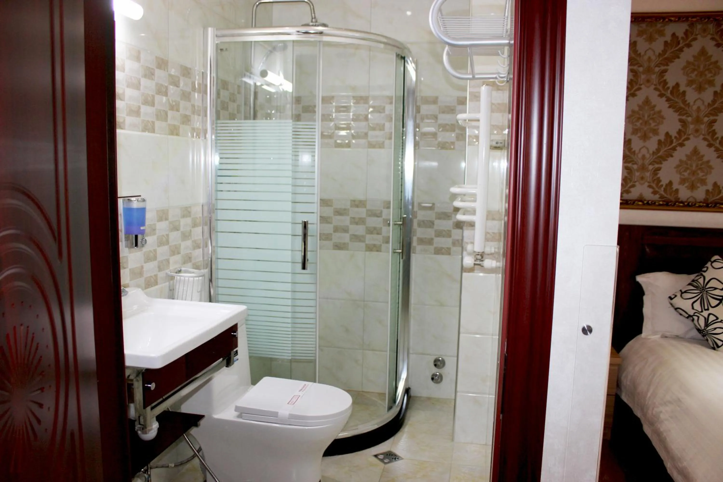 Photo of the whole room in Hotel Garden House