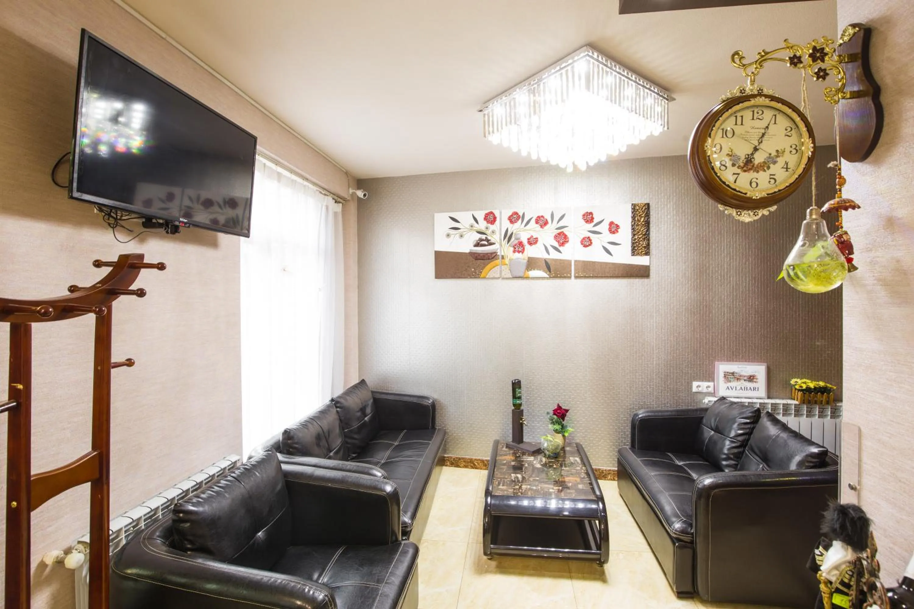 Communal lounge/ TV room in Hotel Garden House