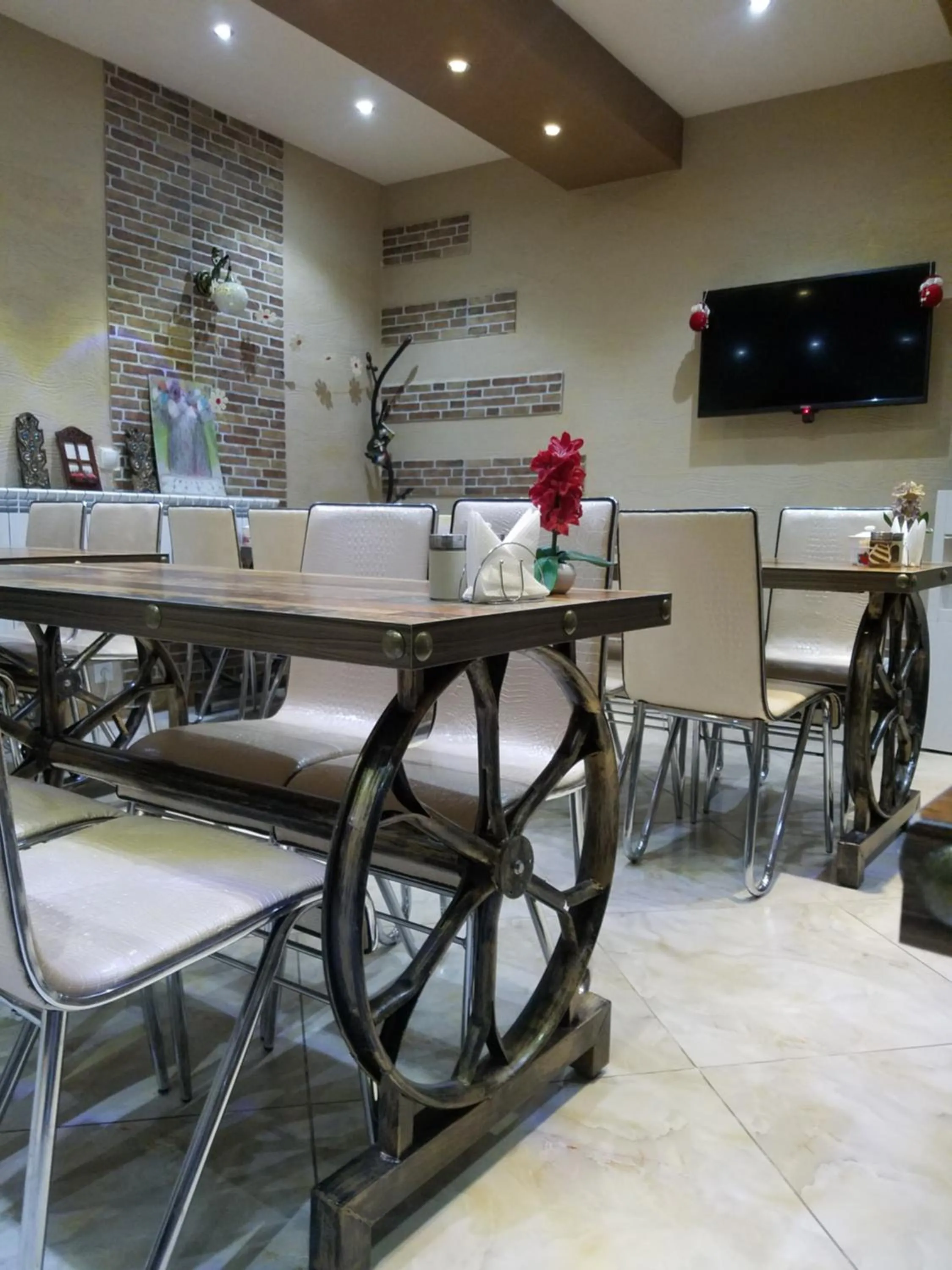 Food and drinks in Hotel Garden House