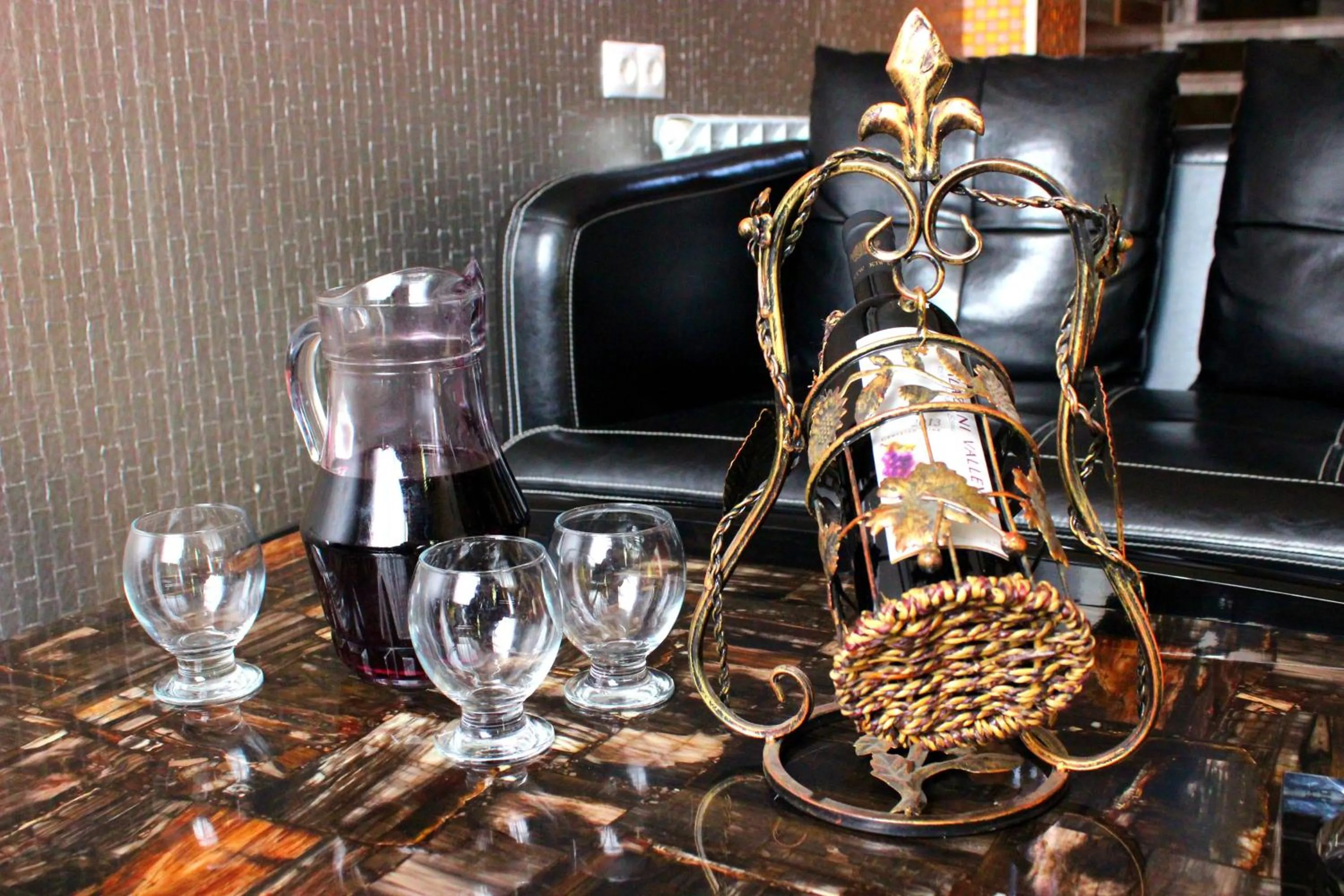 Communal lounge/ TV room in Hotel Garden House