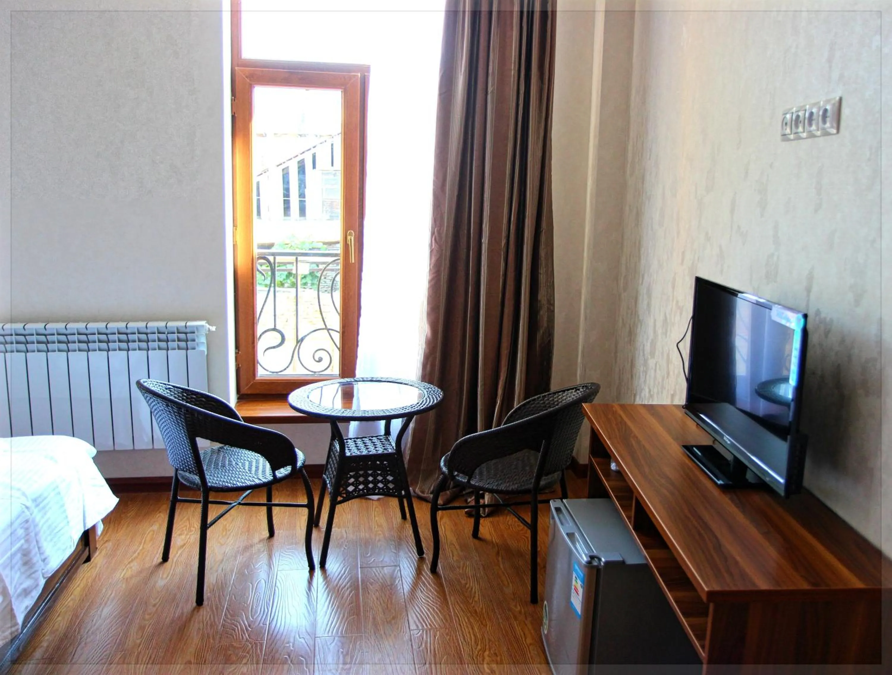 Photo of the whole room in Hotel Garden House