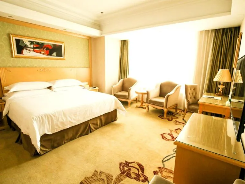 Bed in Vienna Hotel Jiangsu Xuzhou Pengcheng Square