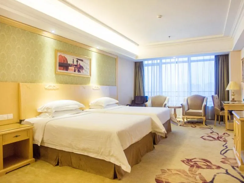 Bed in Vienna Hotel Jiangsu Xuzhou Pengcheng Square
