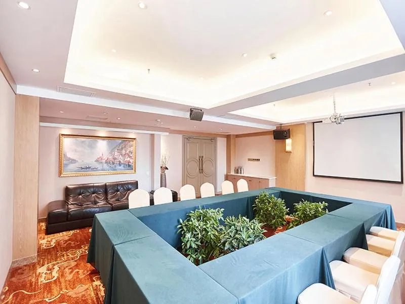 Vienna Hotel Nanyang People Road