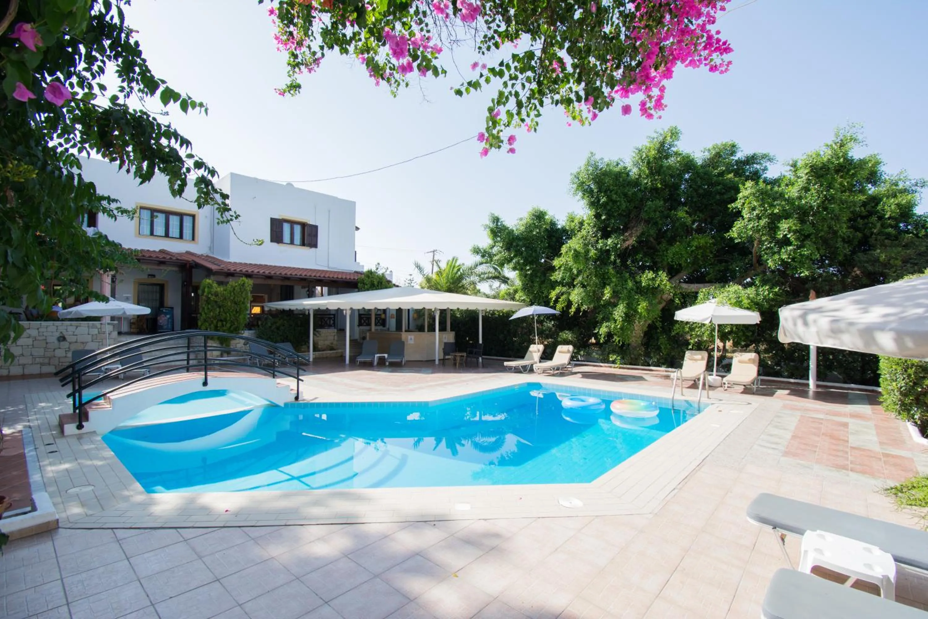 Swimming pool in Rena Apartments