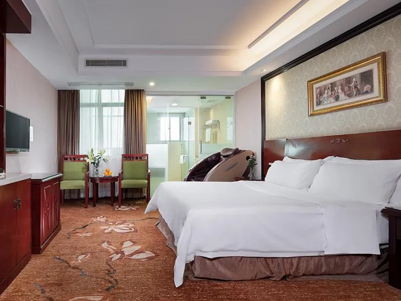 Bed in Vienna Hotel Huizhou Zhongxin