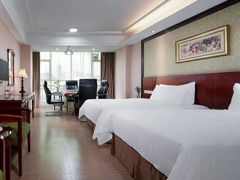 Bed in Vienna Hotel Huizhou Zhongxin