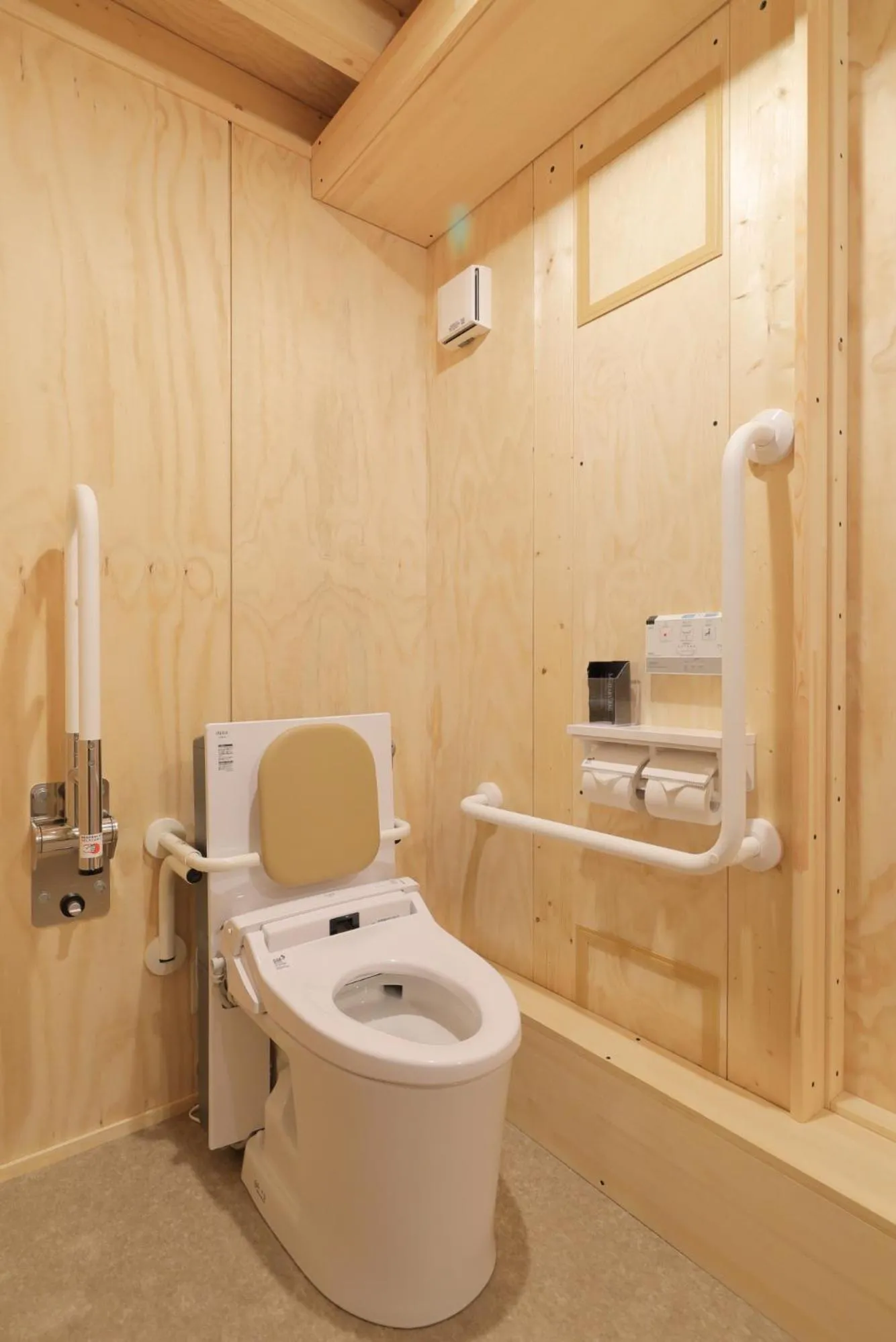 Toilet in SMA MO inn Chitose