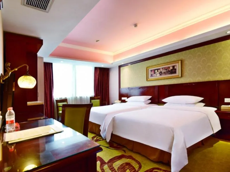 Bed in Vienna Hotel Shenzhen Railway station