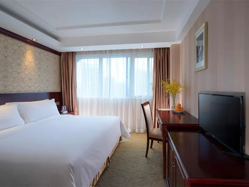 Bed in Vienna Hotel Shenzhen Fenghuang Road