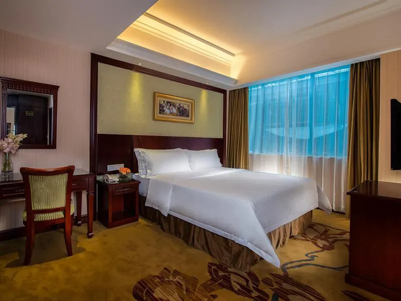 Bed in Vienna Hotel Shenzhen Exibition Center