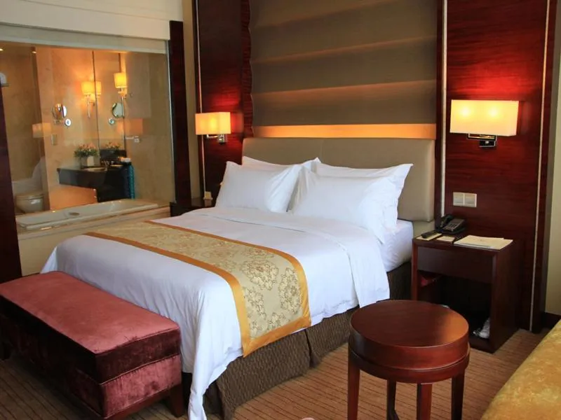 Bed in Vienna Hotel Shenzhen Exibition Center