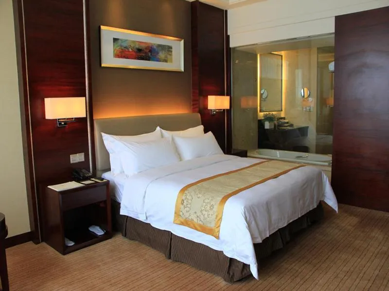 Bed in Vienna Hotel Shenzhen Exibition Center