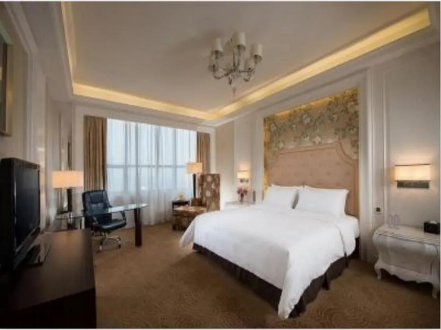 Bed in Vienna Hotel Shenzhen Exibition Center