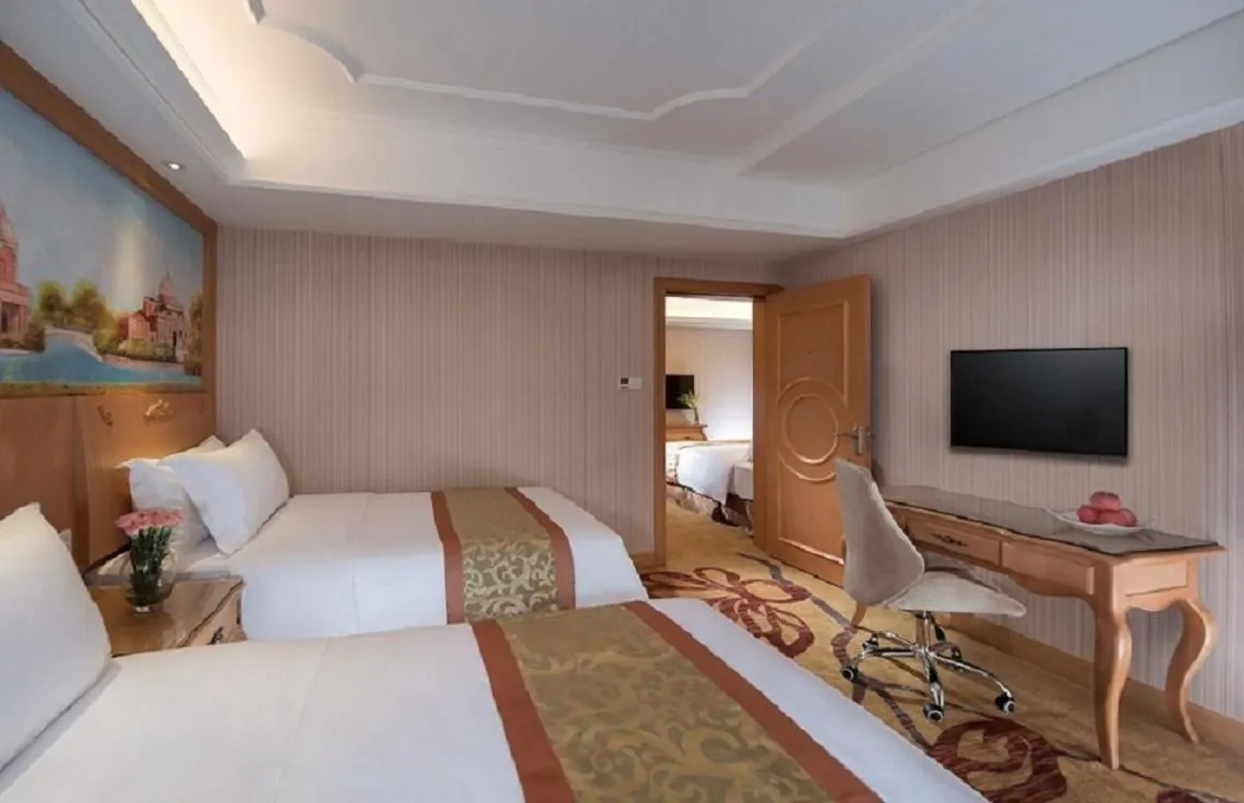 Bed in Vienna International Hotel Shenzhen Jingtian