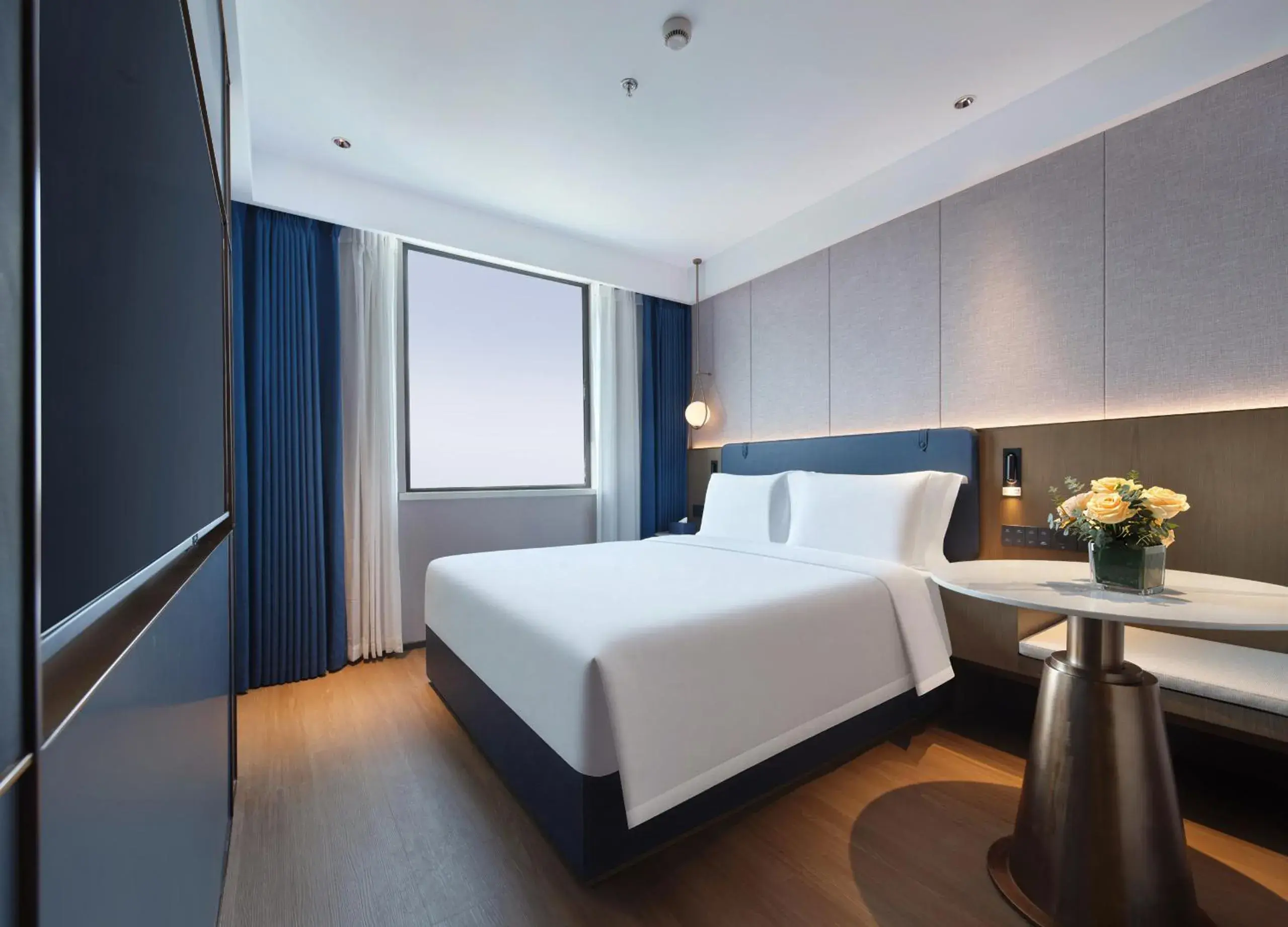 Club Queen Bed in Jinglai Hotel Bushe - Shanghai Nanjing East Road Bund Branch Club Queen Bed in Jinglai Hotel Bushe - Shanghai Nanjing East Road Bund Branch