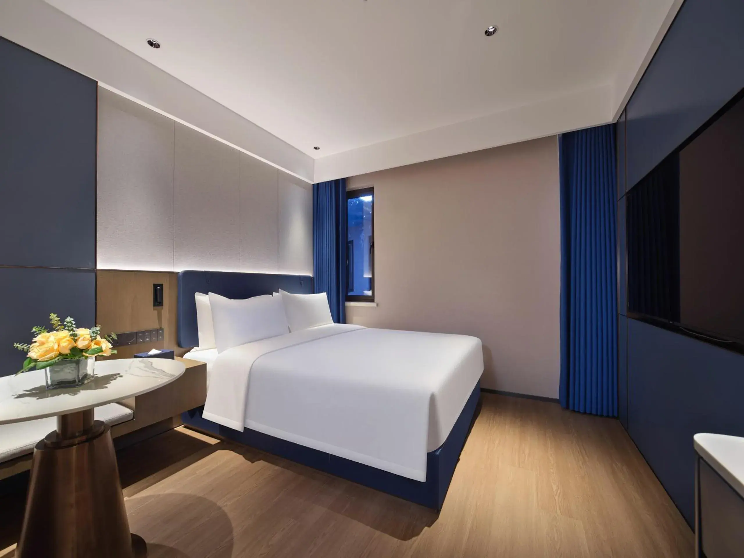 Fashion Queen Room With Internal window in Jinglai Hotel Bushe - Shanghai Nanjing East Road Bund Branch Fashion Queen Room With Internal window in Jinglai Hotel Bushe - Shanghai Nanjing East Road Bund Branch
