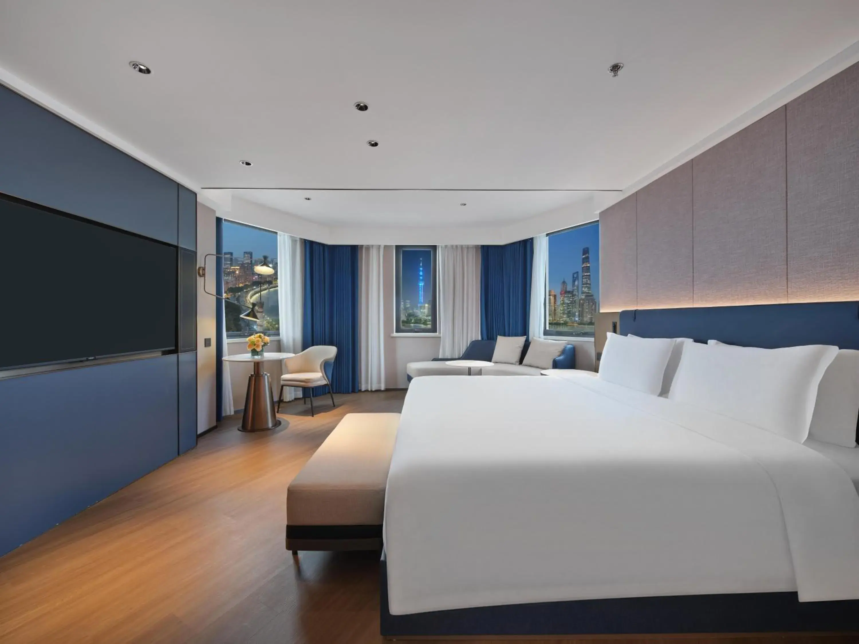 Two bedroom suite with panoramic view of the Bund in Jinglai Hotel Bushe - Shanghai Nanjing East Road Bund Branch Two bedroom suite with panoramic view of the Bund in Jinglai Hotel Bushe - Shanghai Nanjing East Road Bund Branch