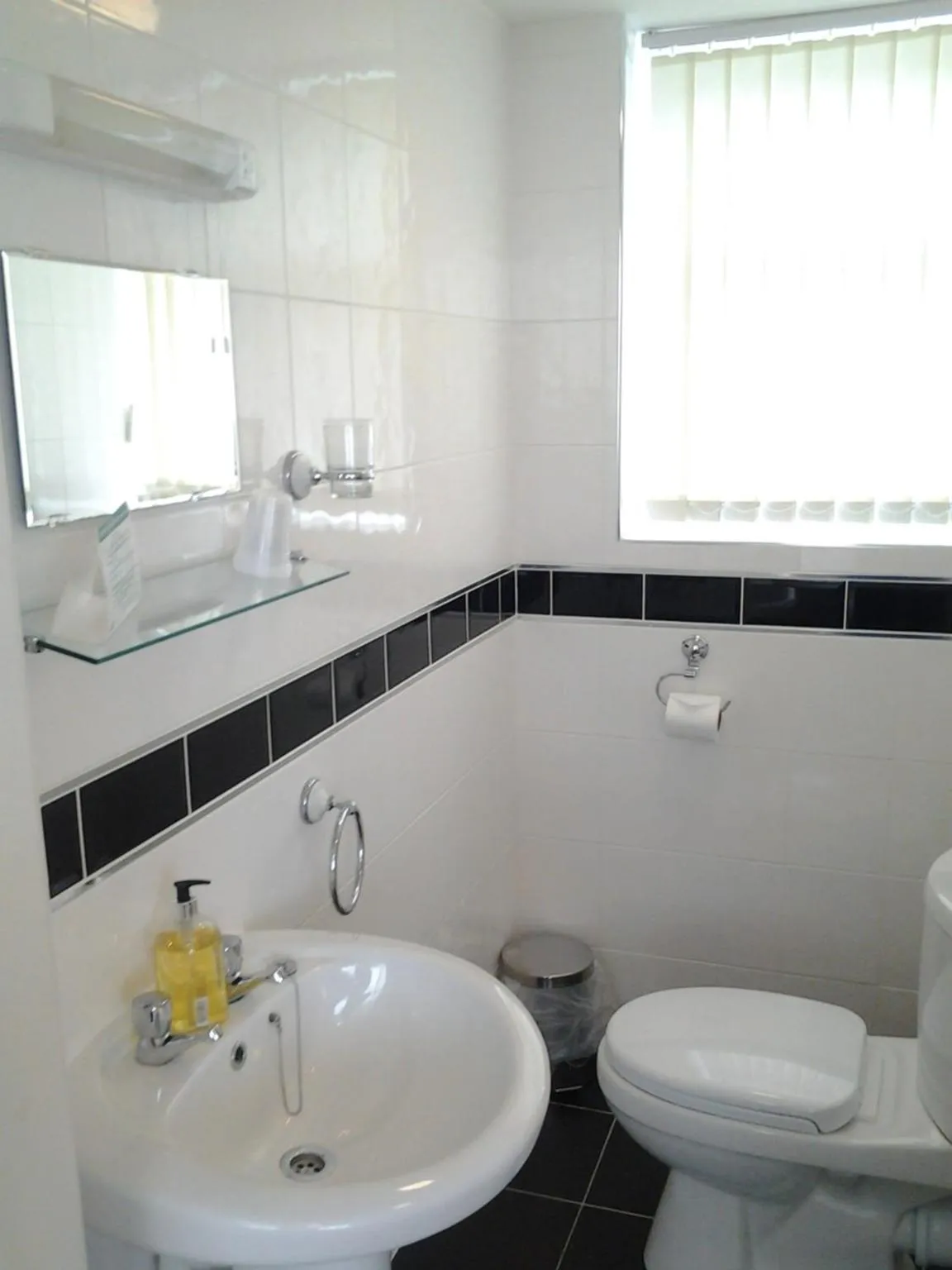 Bathroom in Surrey House Hotel