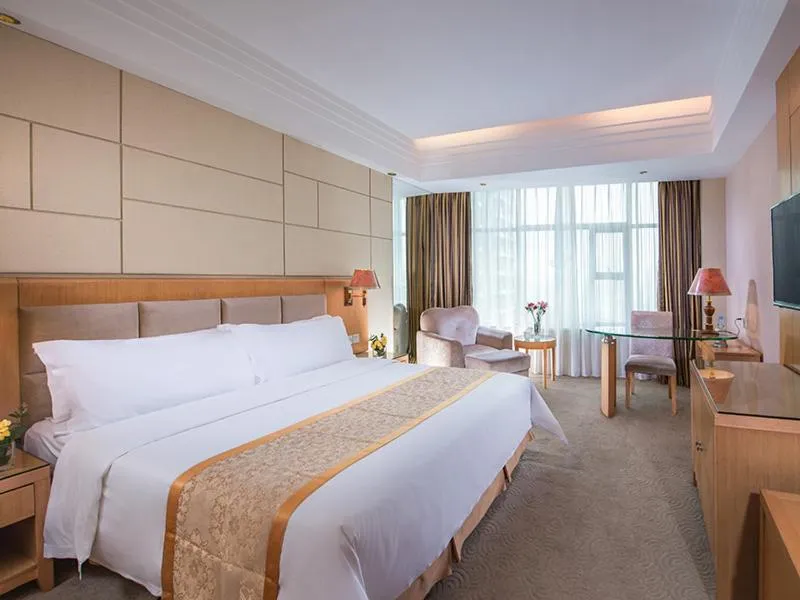 Bed in Vinenna International Hotel Shenzhen shajing