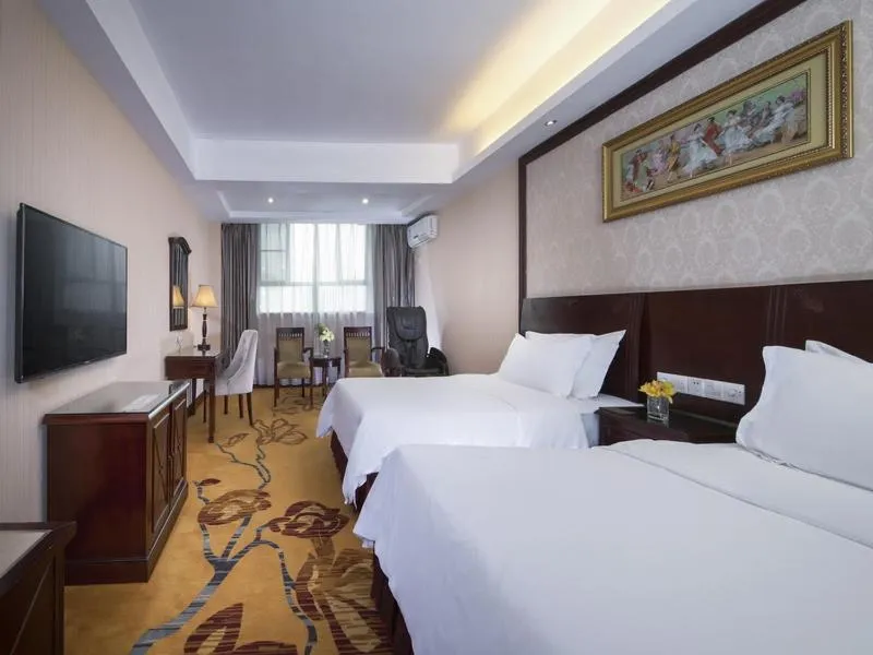 Bed in Vienna Hotel Shenzhen Shangjin Center