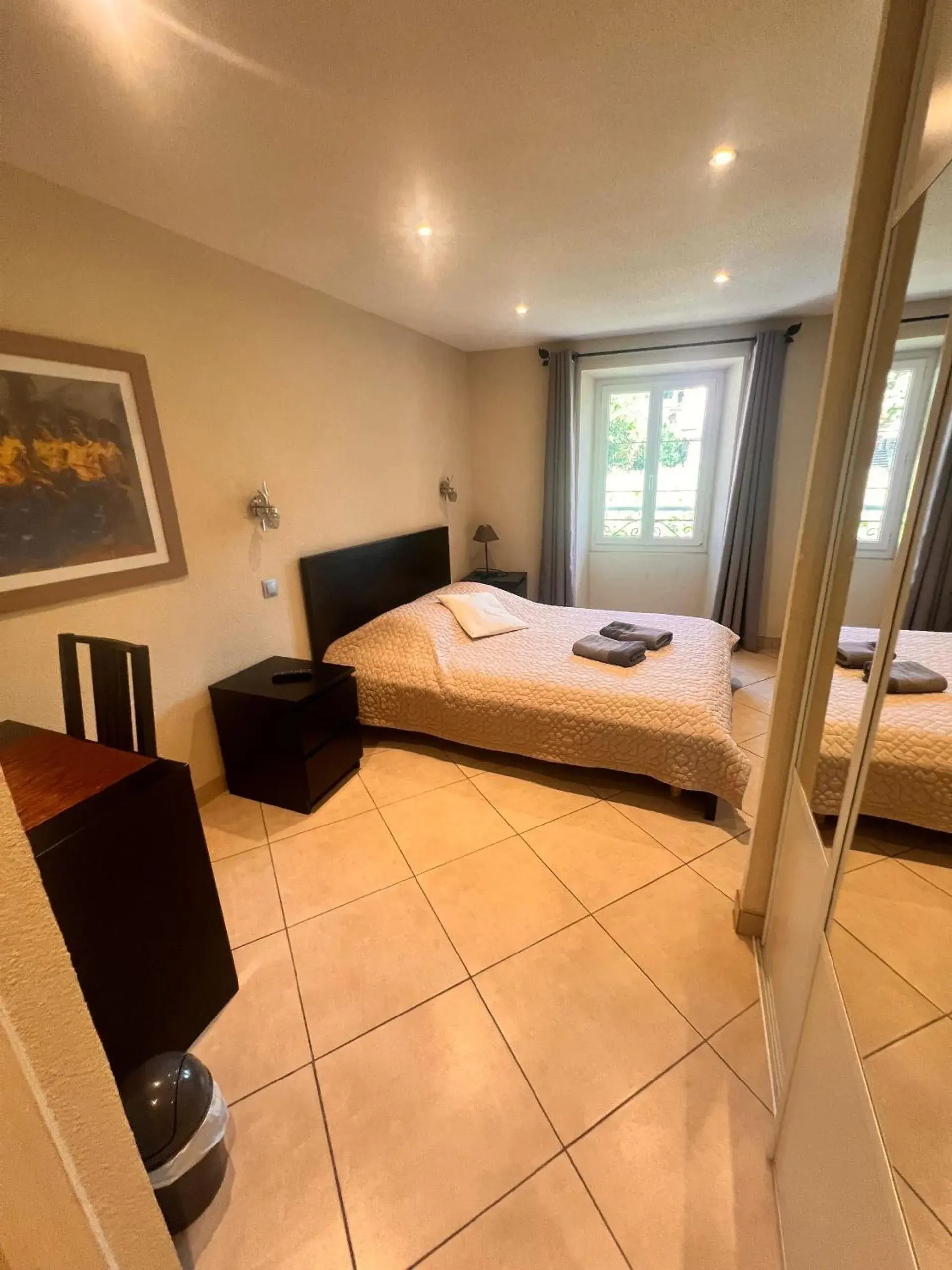 Double Room with Private Bathroom in Résidence Callas Double Room with Private Bathroom in Résidence Callas