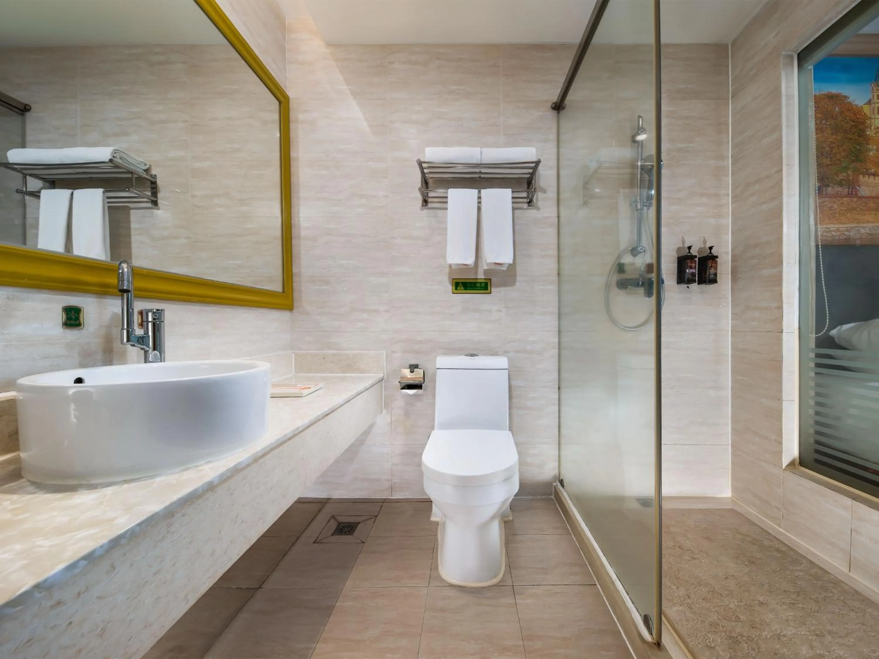 Toilet in Vienna Hotel Shenzhen Henggang Cuihu Shangzhuang