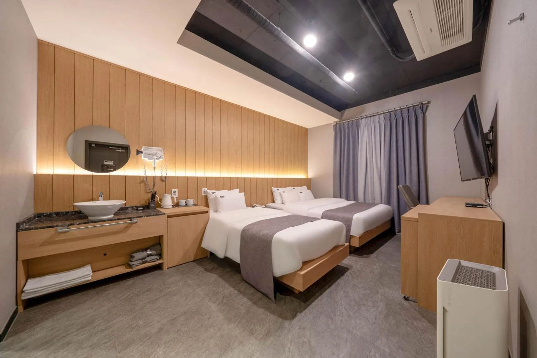 Photo of the whole room, Bed in Cheonho Aria Hotel
