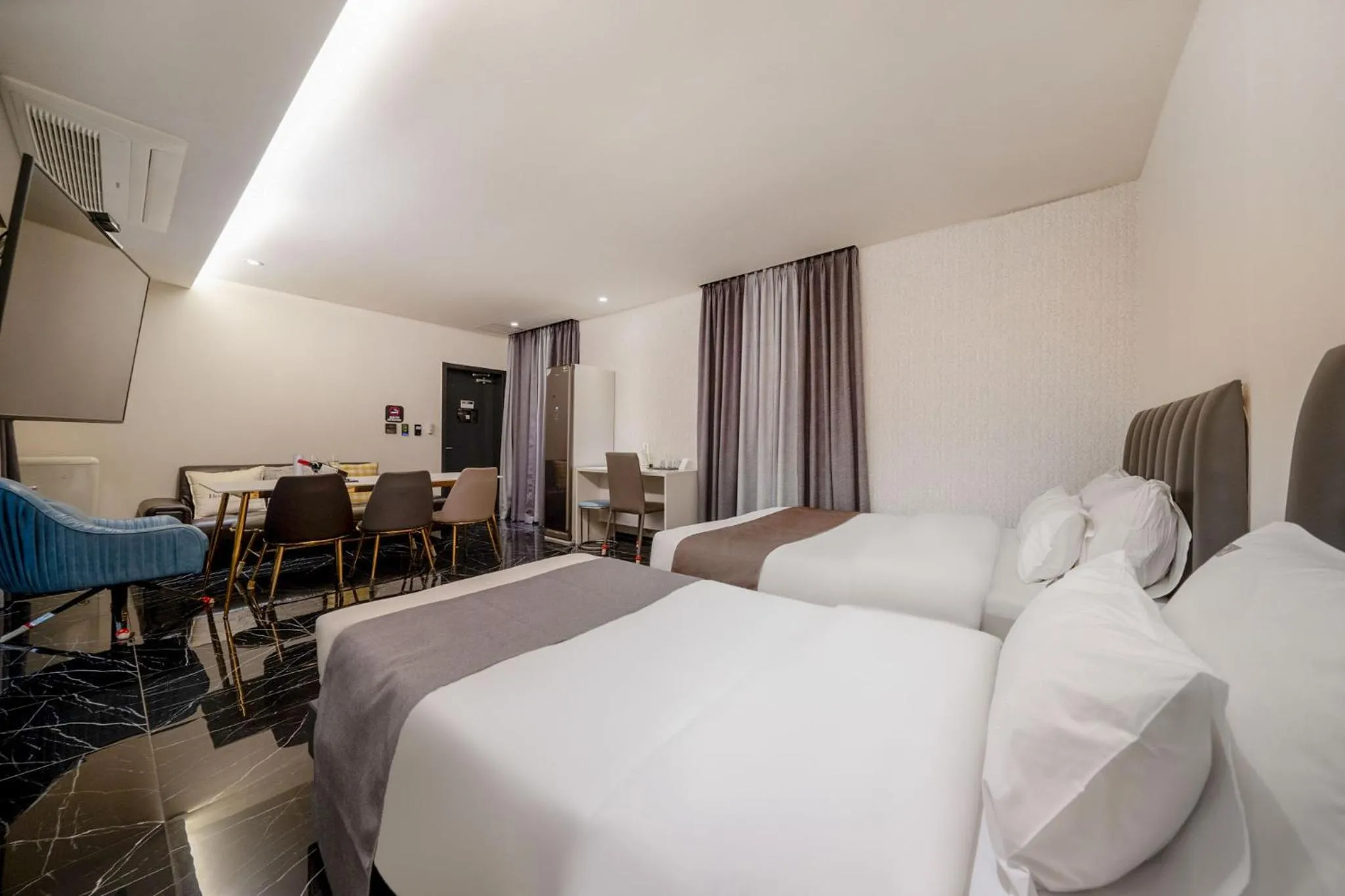 Bed in Cheonho Aria Hotel