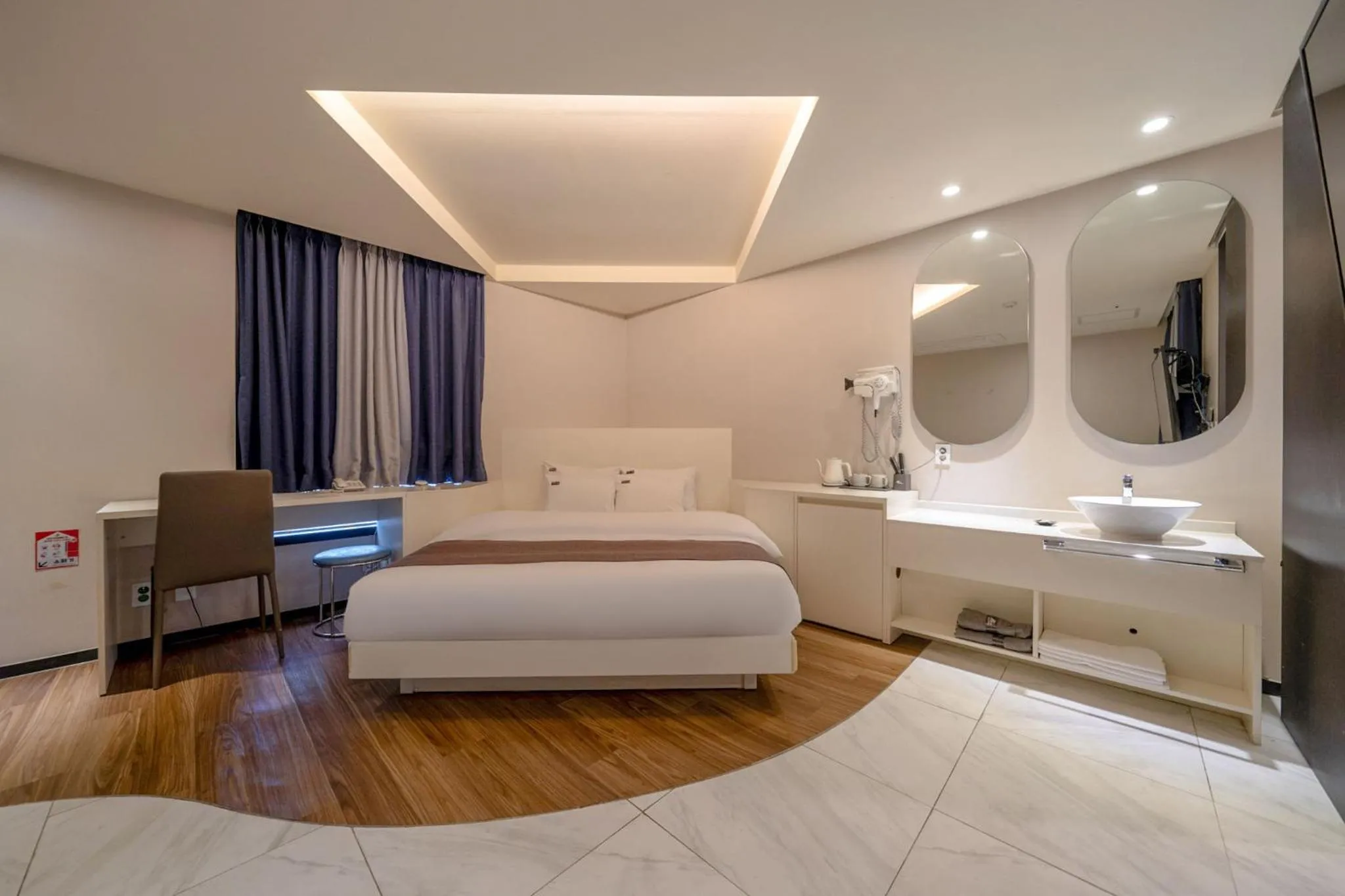 Bed in Cheonho Aria Hotel