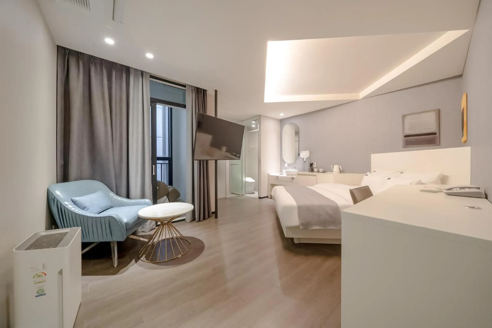 Photo of the whole room, Bed in Cheonho Aria Hotel