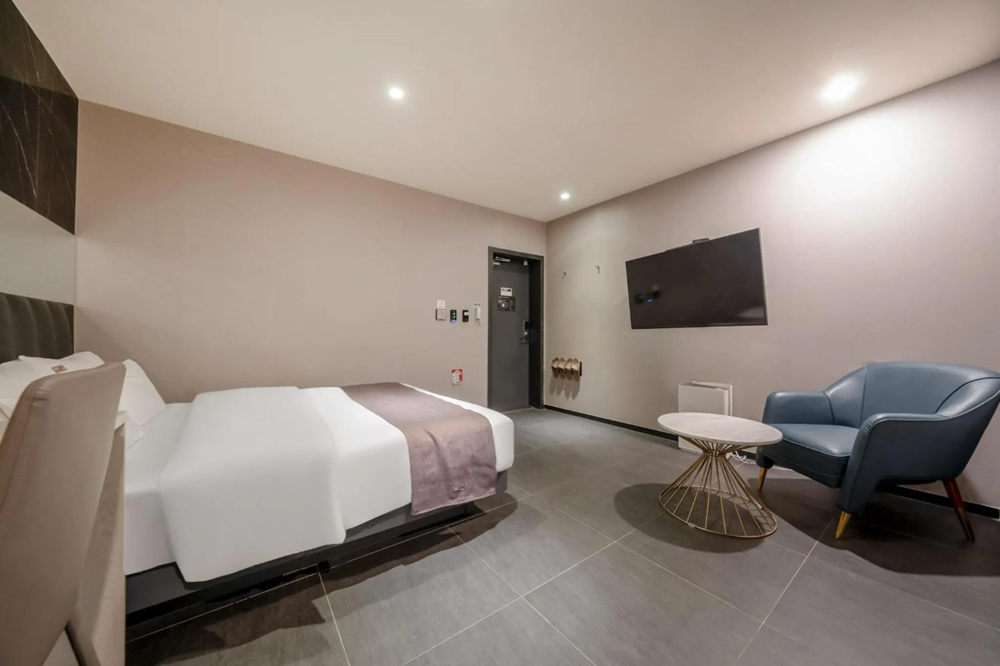 Bed in Cheonho Aria Hotel