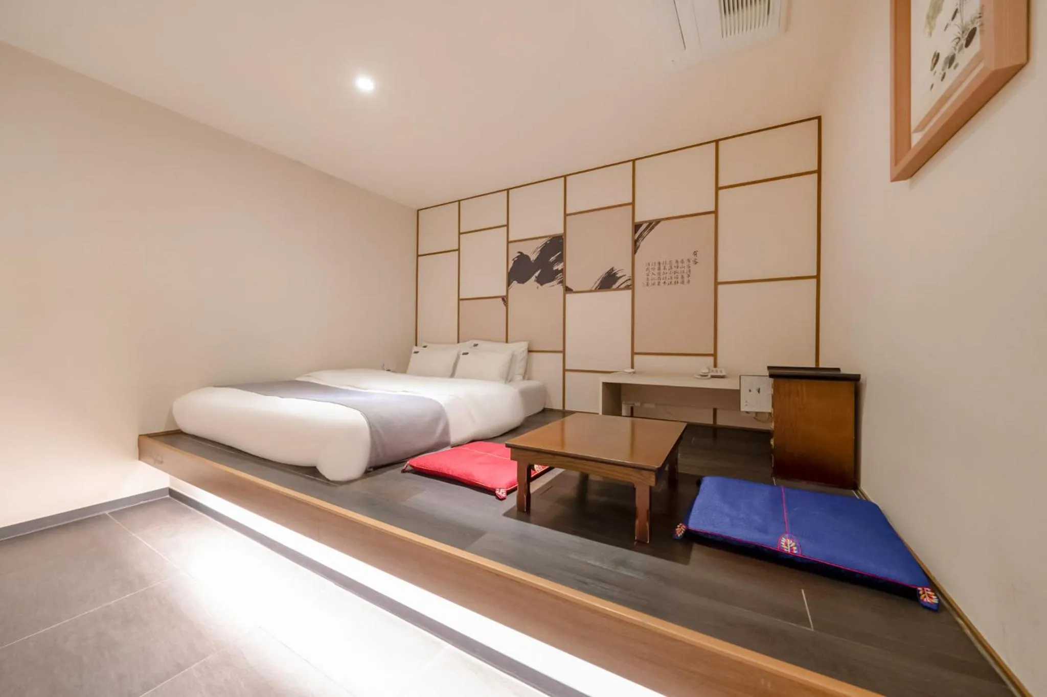 Photo of the whole room, Bed in Cheonho Aria Hotel